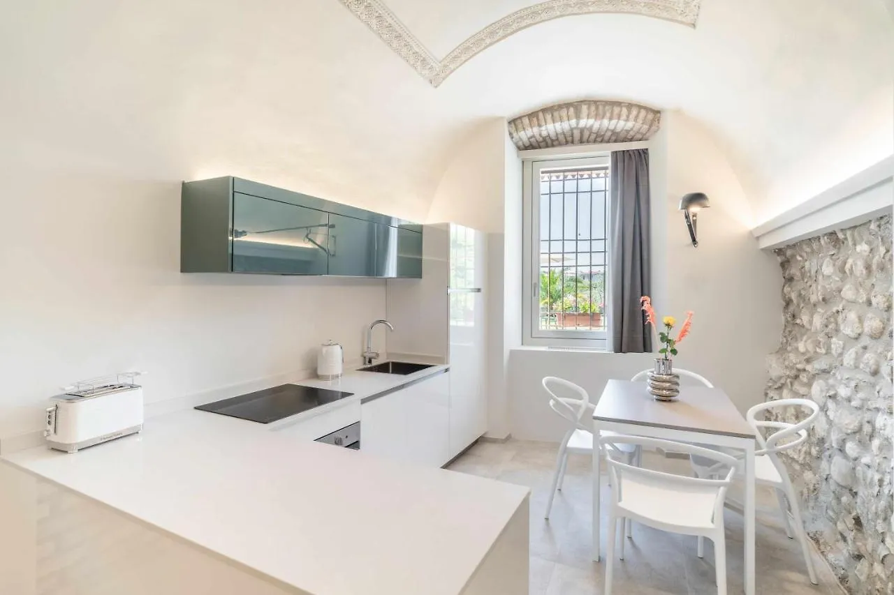Apartment Palazzo Trevignane Appartamento La Saletta Verde San Felice del Benaco Italy