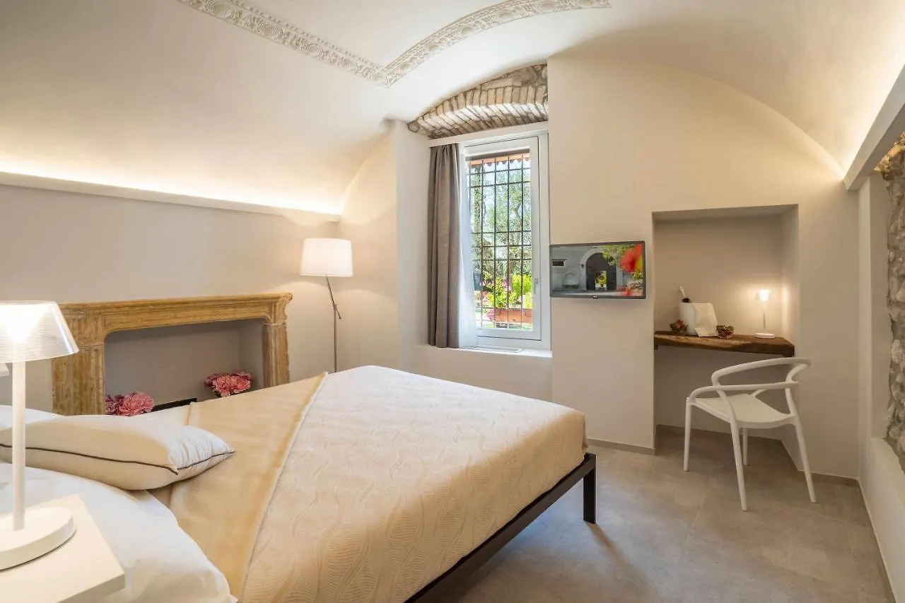 Apartment Palazzo Trevignane Appartamento La Saletta Verde San Felice del Benaco