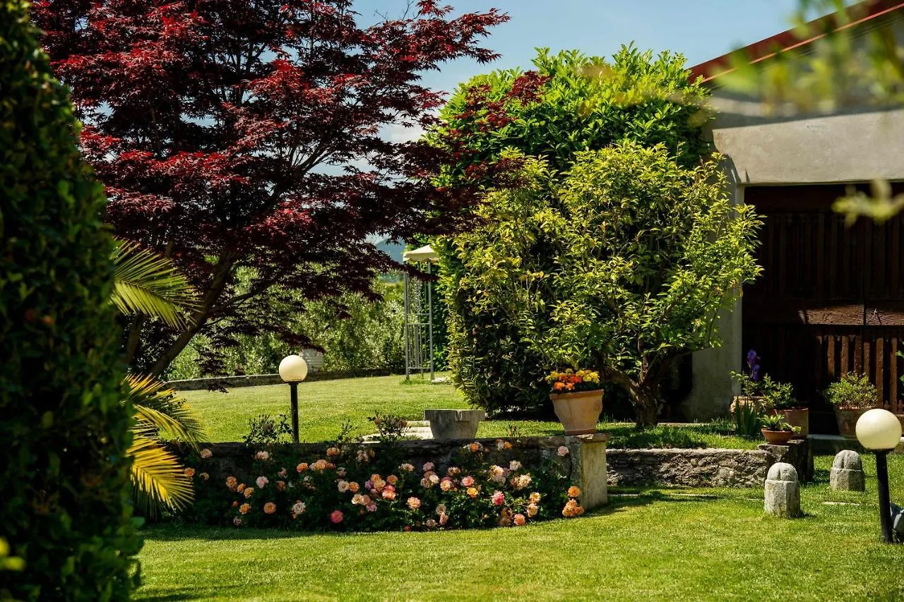 Apartment Palazzo Trevignane Appartamento La Saletta Verde San Felice del Benaco Italy